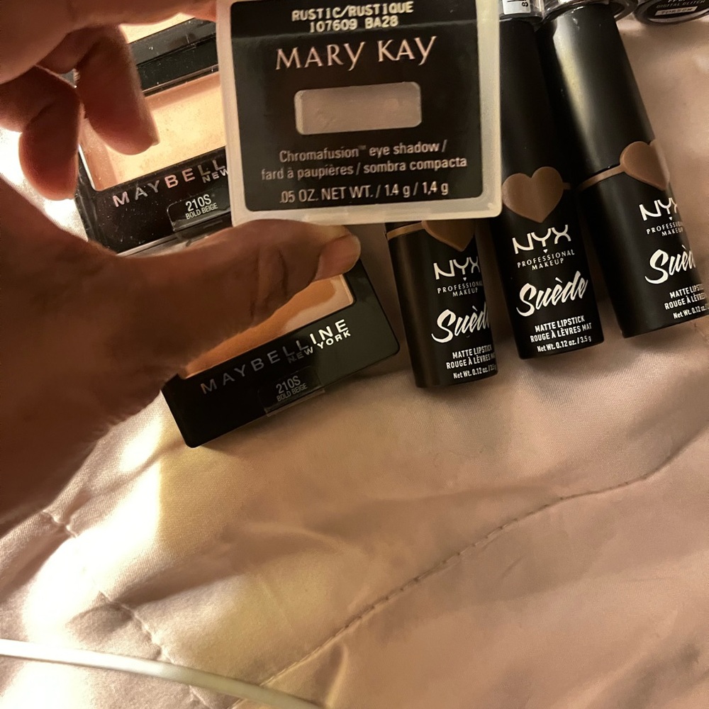 Makeup bundle - Picture 3 of 5